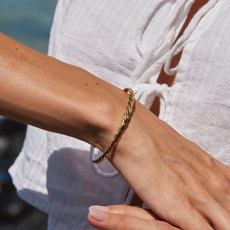 Alternative view of Twisted Cuff